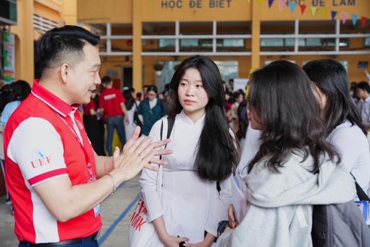 Tuyển sinh đại học 2025: Nhiều trường chi học bổng \"khủng\" chiêu mộ thí sinh Main Logo